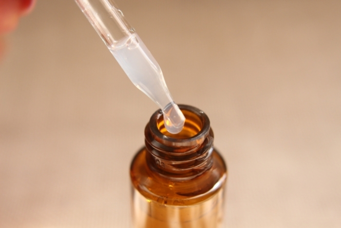 「美容成分が詰まったスポイト付き高保湿美容液、毛穴ケアやハリ・ツヤアップにおすすめの導入美容液」

