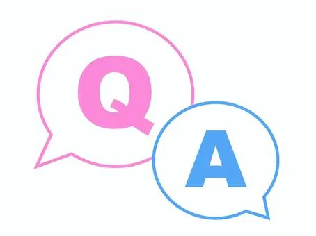「QとAの文字が入った吹き出しアイコン｜よくある質問（FAQ）やQ&Aセクションの案内に使えるピンクとブルーのシンプルなイラスト」