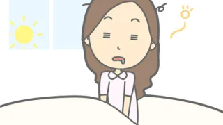 寝起きの女性　これからヘアミルクで髪を整えるところ