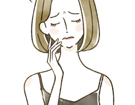 「鏡を見ながら肌荒れや赤みに悩む女性のイラスト。おでこと頬に吹き出物があり、スキンケアトラブルやニキビ対策のイメージに最適。」